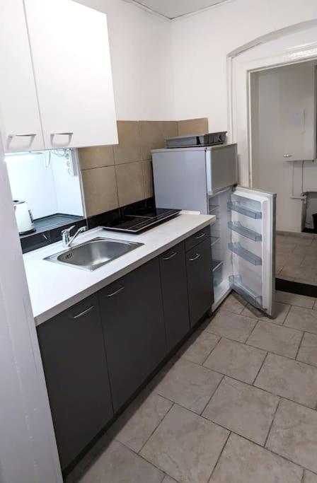 Tiergarten: Central, Spacious, Beautiful Designed 2-br Near Park Lejlighed *