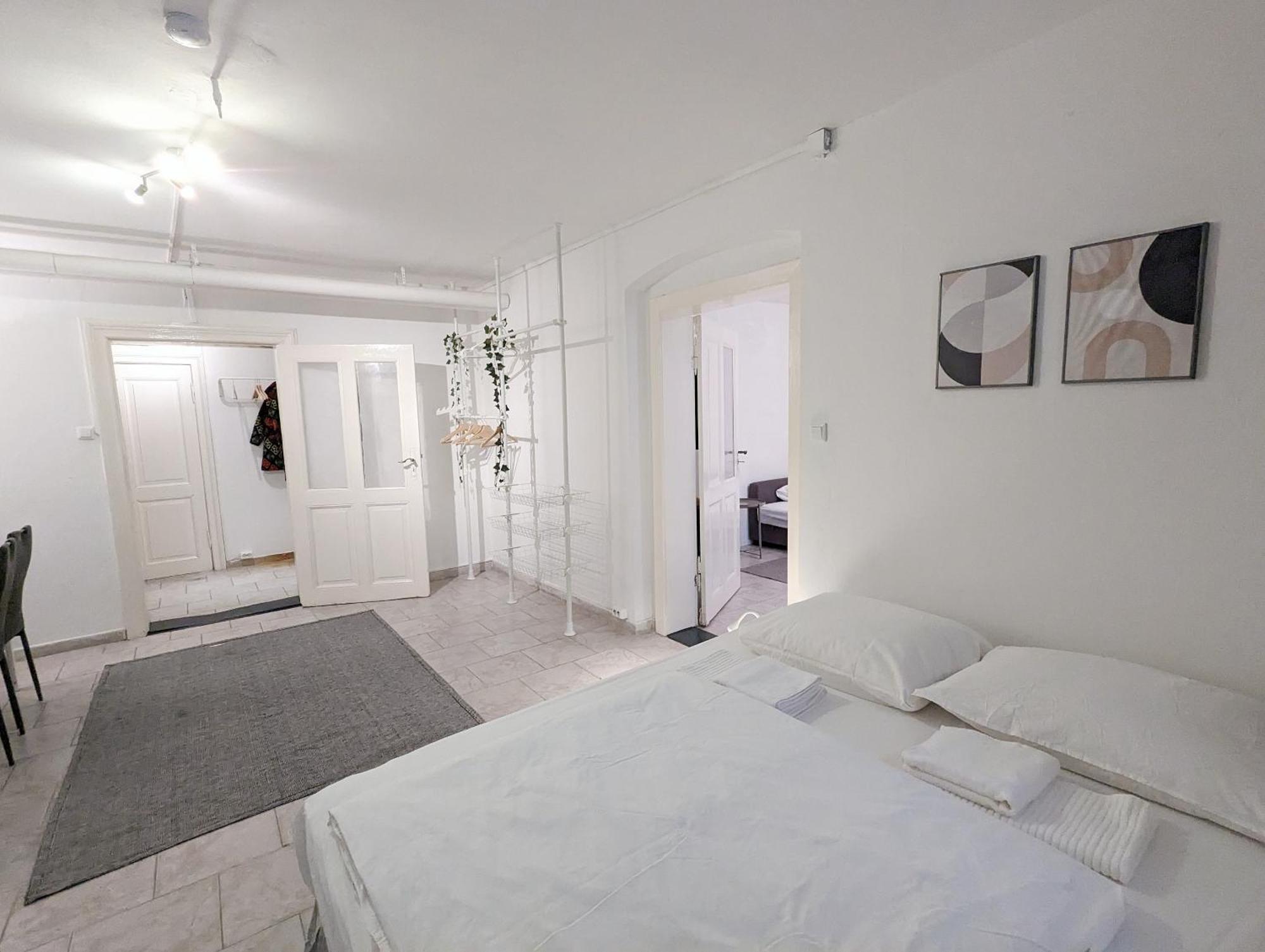 Lejlighed Tiergarten: Central, Spacious, Beautiful Designed 2-br Near Park Berlin