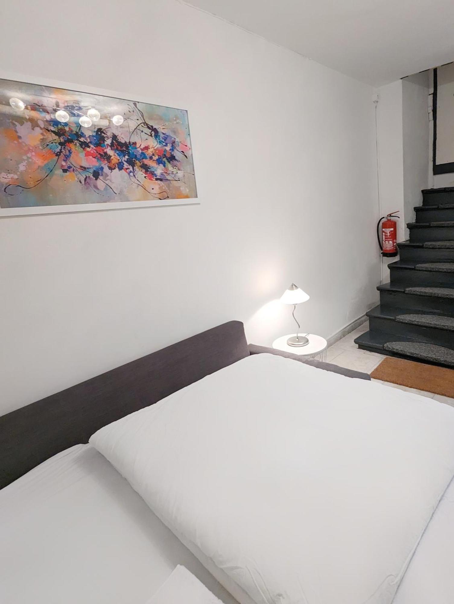 Tiergarten: Central, Spacious, Beautiful Designed 2-br Near Park Lejlighed *