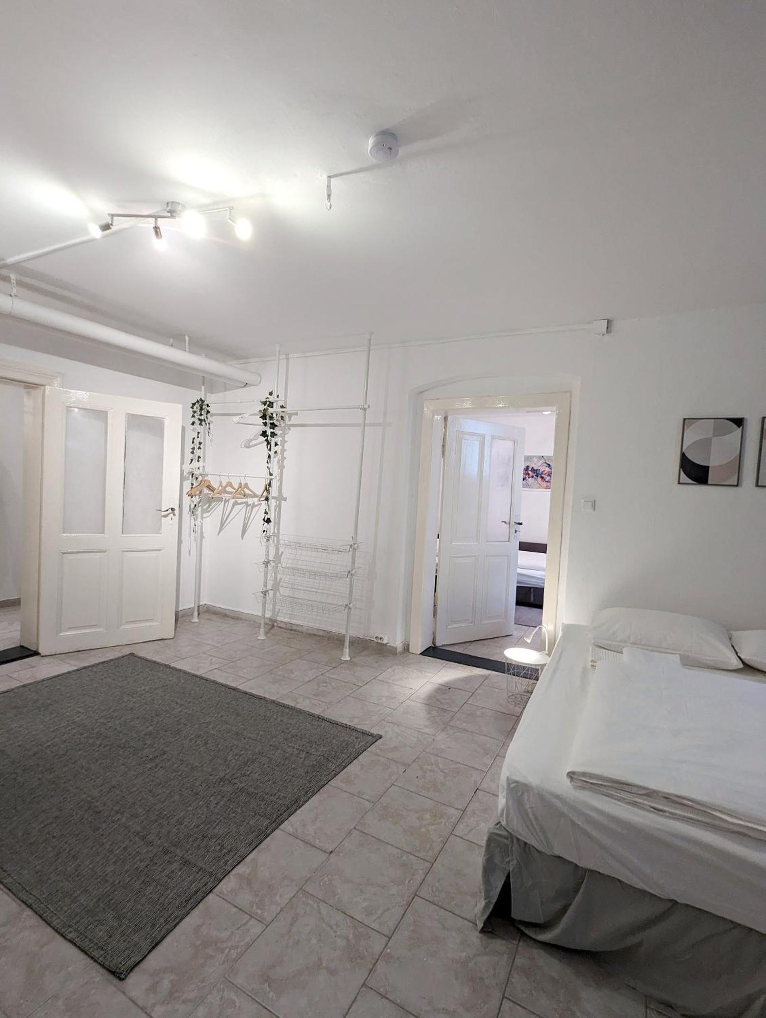 Lejlighed Tiergarten: Central, Spacious, Beautiful Designed 2-br Near Park