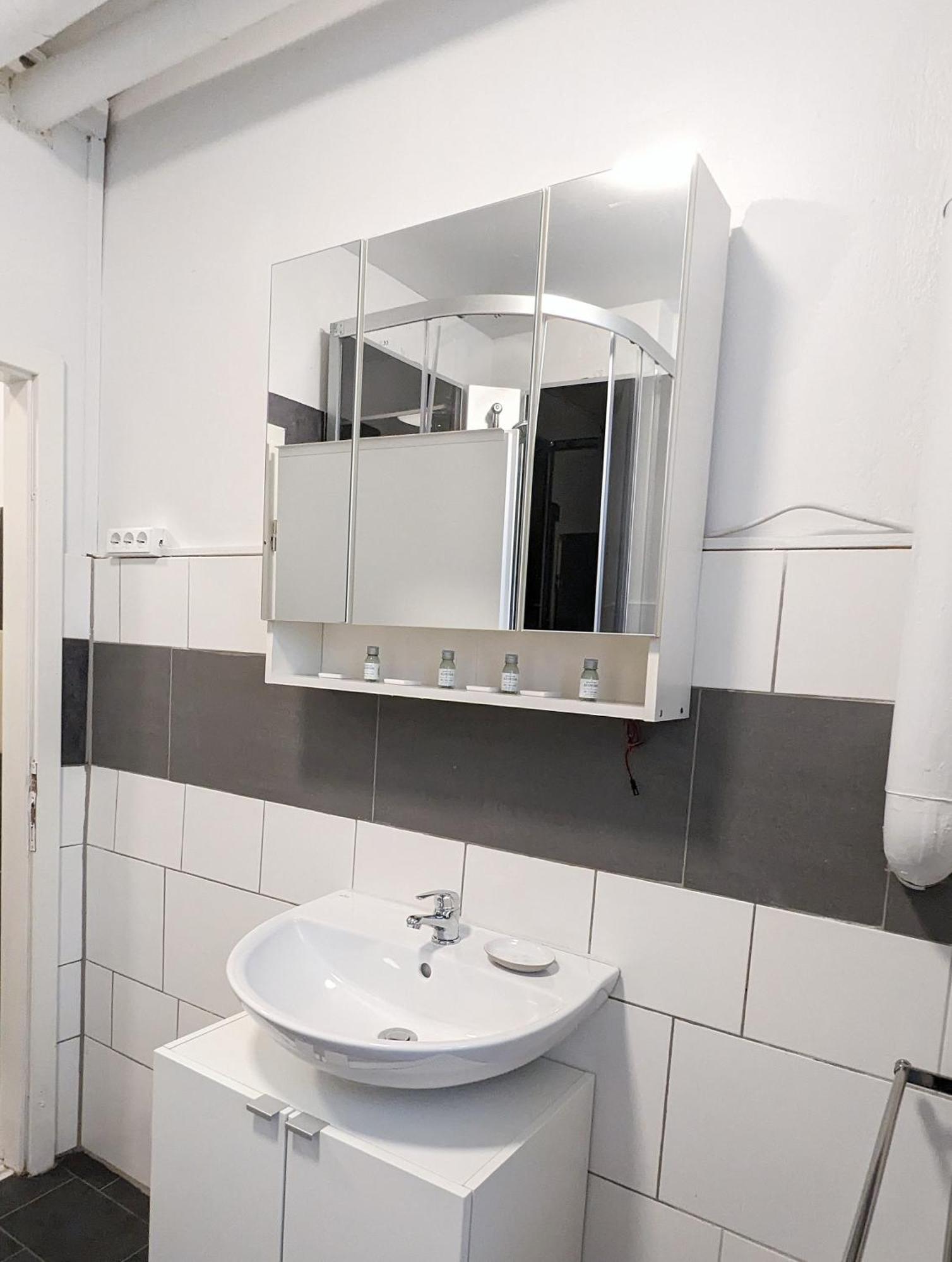 Tiergarten: Central, Spacious, Beautiful Designed 2-br Near Park Apartment